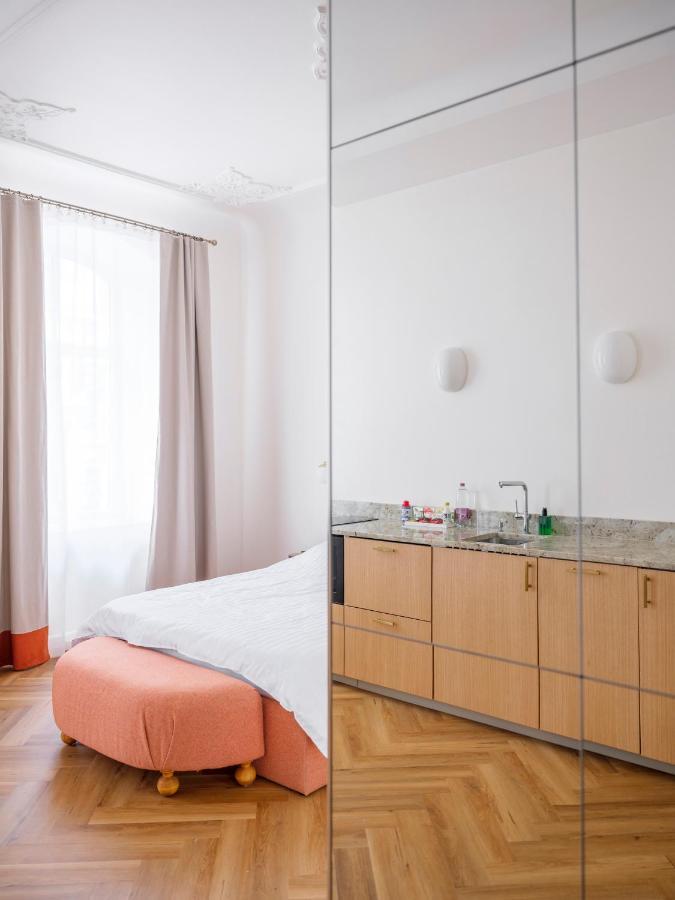 Miro Rooms Skolas - Quiet Chic, Free Parking, Self Check-In Riga Exterior photo
