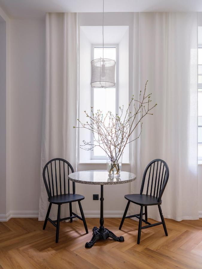 Miro Rooms Skolas - Quiet Chic, Free Parking, Self Check-In Riga Exterior photo