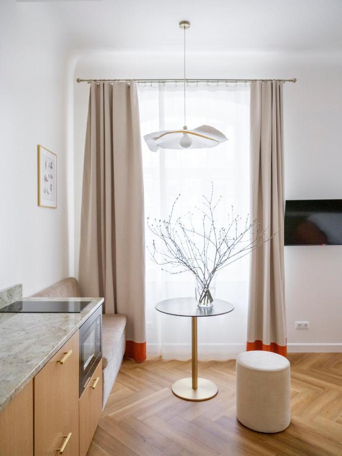 Miro Rooms Skolas - Quiet Chic, Free Parking, Self Check-In Riga Exterior photo
